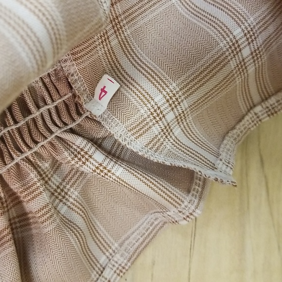 Puff Sleeve Crop Plaid Blouse - Picture 6 of 6